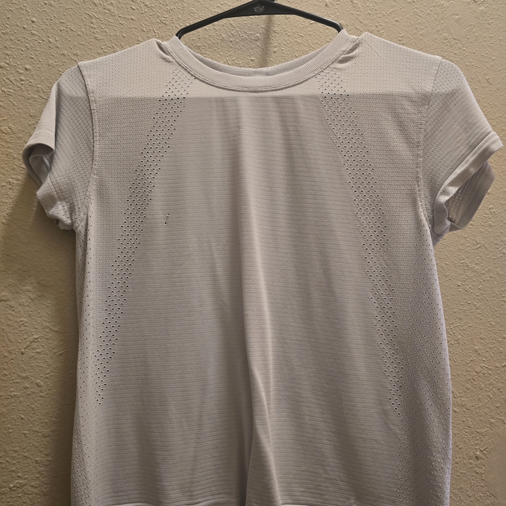 lululemon athletica Light Gray Short Sleeve Tee